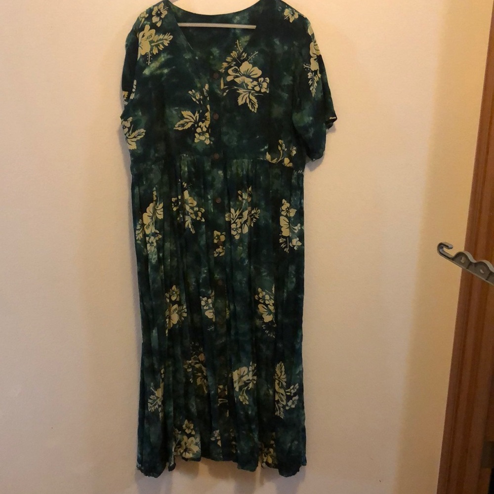 Larger size Hawaii mumu style dress